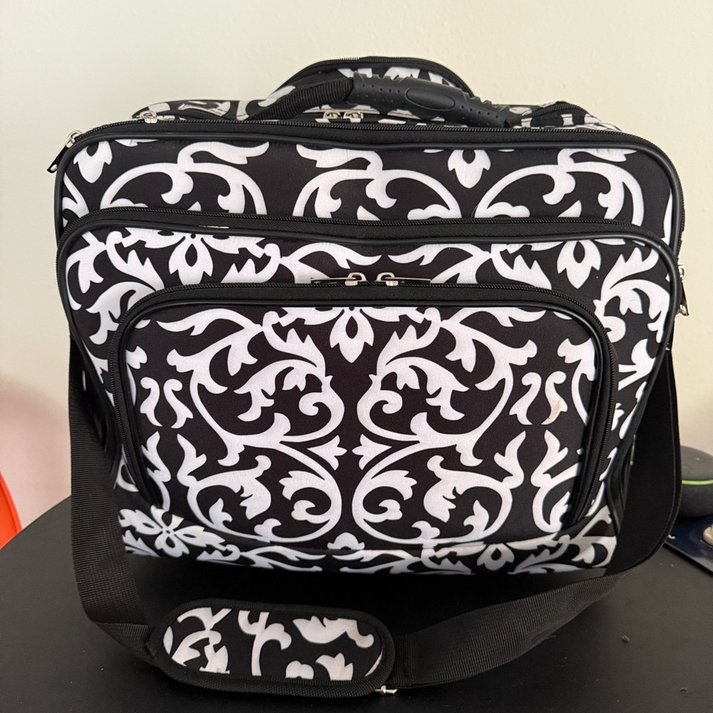 World Traveler Rolling 17-Inch Laptop Briefcase Computer Case, Black Trim Damask